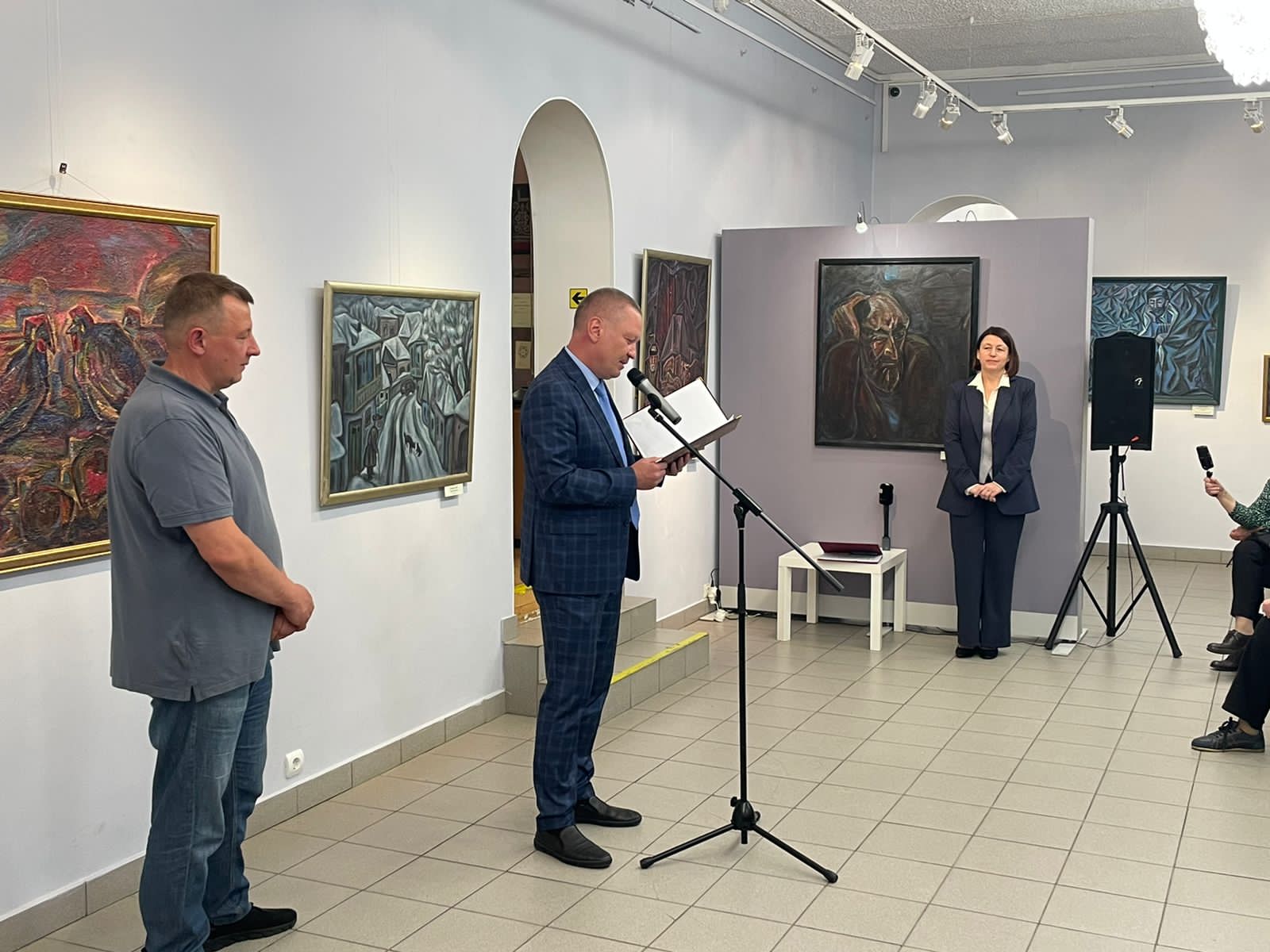 Посольство приняло участие в открытии выставки Хсара Гассиева