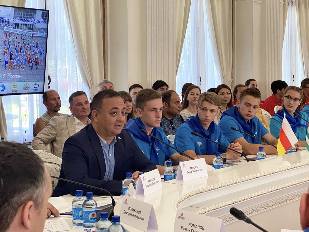 Знаур Гассиев принял участие в конференции в Крыму