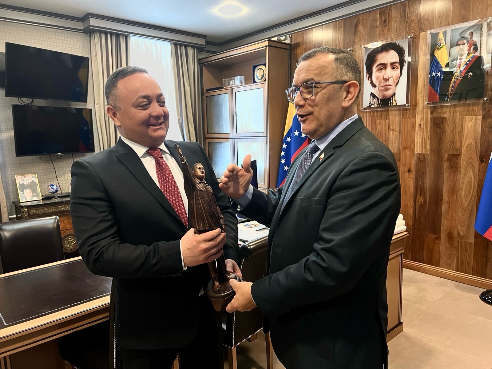 Знаур Гассиев по приглашению Хесуса Веласкеса посетил Посольство Венесуэлы